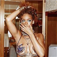 Celebrities: Robyn Rihanna Fenty