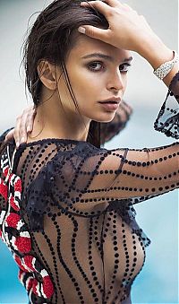 Celebrities: Emily Ratajkowski