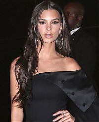 Celebrities: Emily Ratajkowski