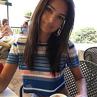 Celebrities: Emily Ratajkowski