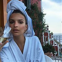 Celebrities: Emily Ratajkowski