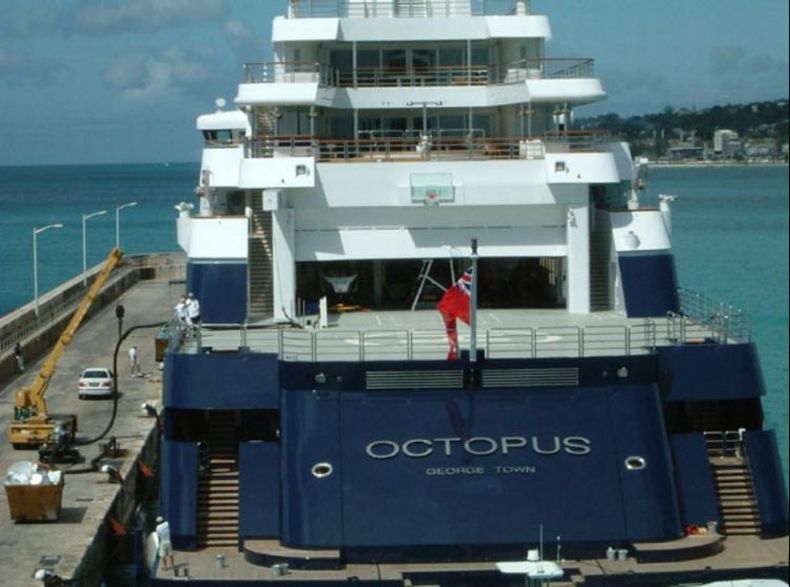 200 million dollars yacht in the worlld which belongs to one of the founders of Microsoft, Paul Allen