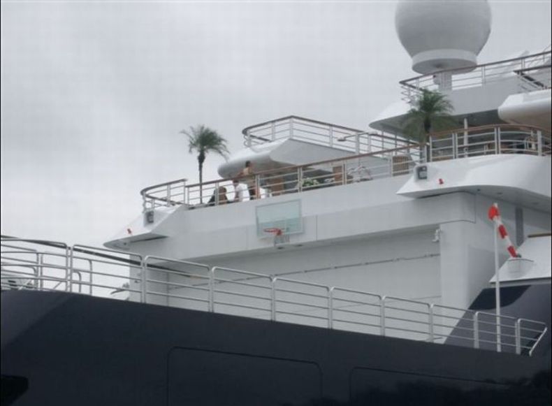 200 million dollars yacht in the worlld which belongs to one of the founders of Microsoft, Paul Allen