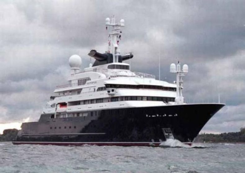 200 million dollars yacht in the worlld which belongs to one of the founders of Microsoft, Paul Allen