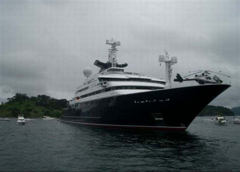 200 million dollars yacht in the worlld which belongs to one of the founders of Microsoft, Paul Allen