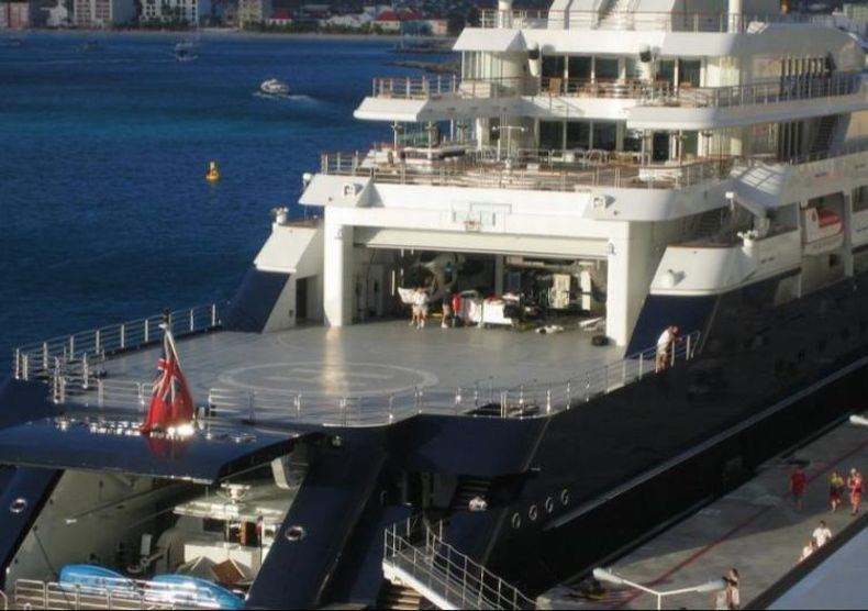 200 million dollars yacht in the worlld which belongs to one of the founders of Microsoft, Paul Allen