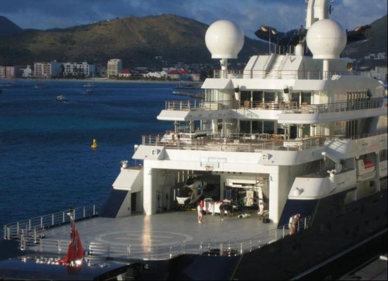 200 million dollars yacht in the worlld which belongs to one of the founders of Microsoft, Paul Allen