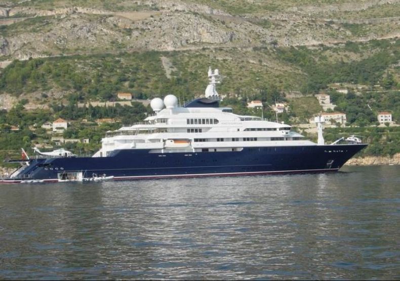 200 million dollars yacht in the worlld which belongs to one of the founders of Microsoft, Paul Allen