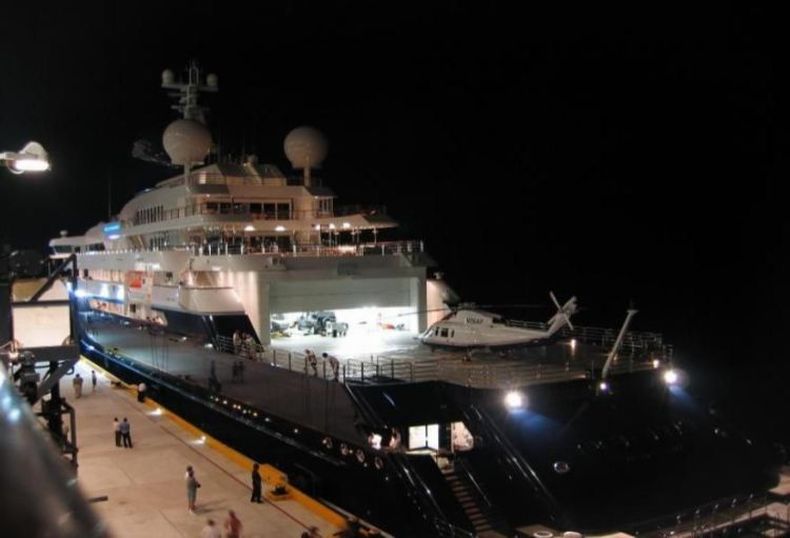 200 million dollars yacht in the worlld which belongs to one of the founders of Microsoft, Paul Allen