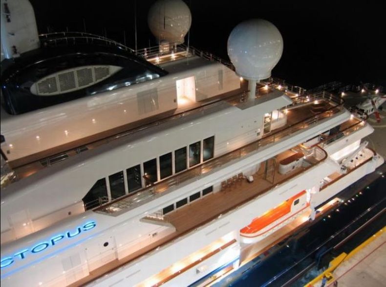 200 million dollars yacht in the worlld which belongs to one of the founders of Microsoft, Paul Allen