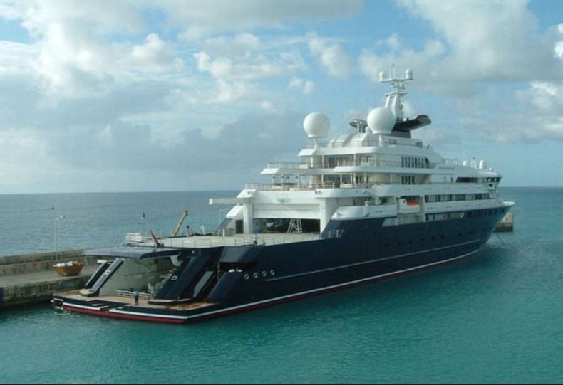 200 million dollars yacht in the worlld which belongs to one of the founders of Microsoft, Paul Allen