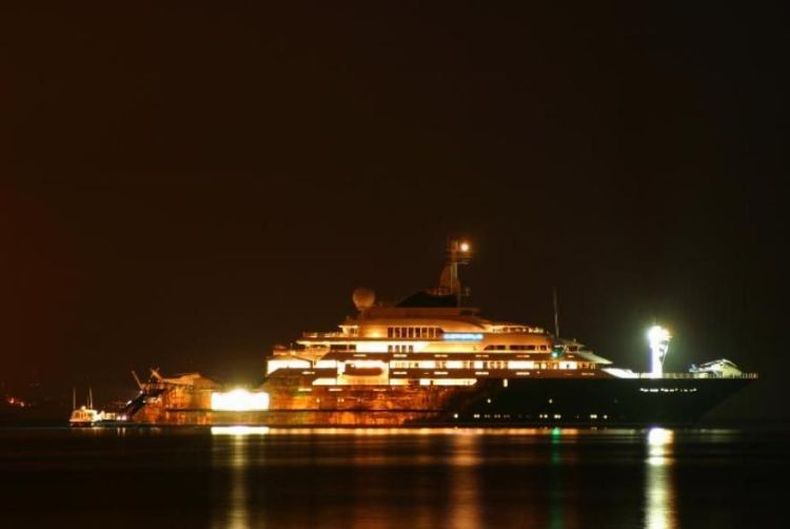 200 million dollars yacht in the worlld which belongs to one of the founders of Microsoft, Paul Allen