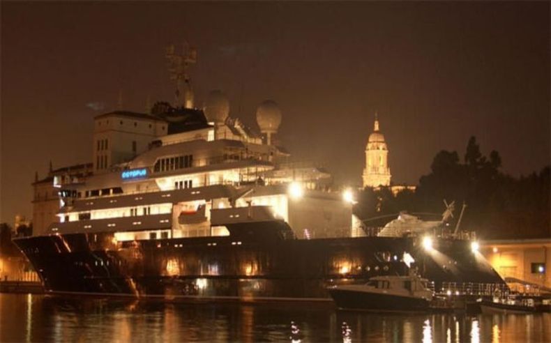 200 million dollars yacht in the worlld which belongs to one of the founders of Microsoft, Paul Allen