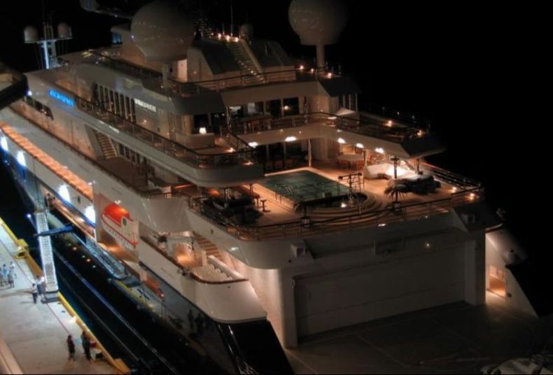 200 million dollars yacht in the worlld which belongs to one of the founders of Microsoft, Paul Allen