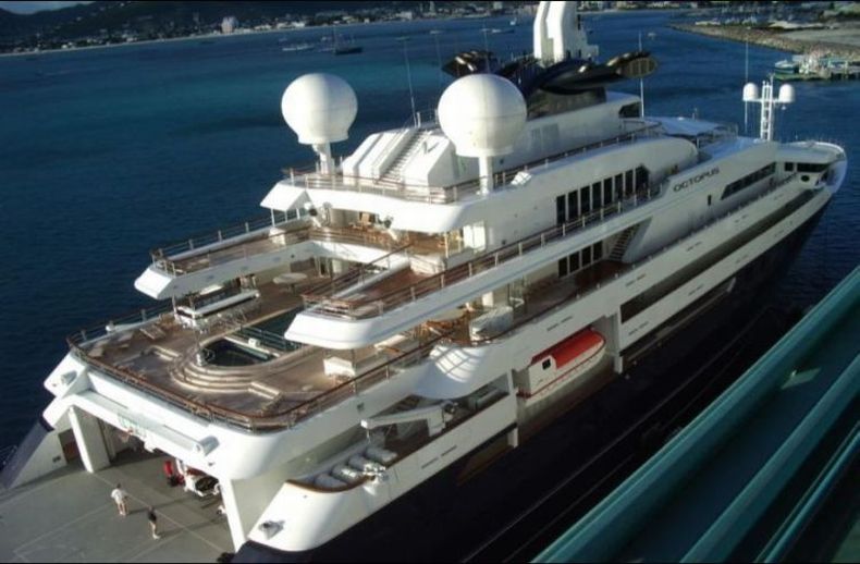 200 million dollars yacht in the worlld which belongs to one of the founders of Microsoft, Paul Allen