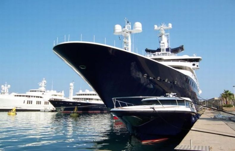 200 million dollars yacht in the worlld which belongs to one of the founders of Microsoft, Paul Allen