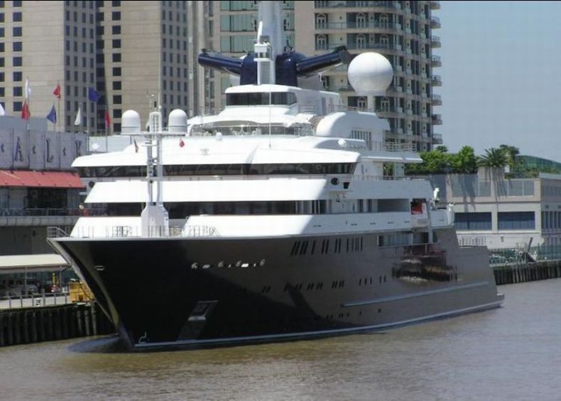 200 million dollars yacht in the worlld which belongs to one of the founders of Microsoft, Paul Allen