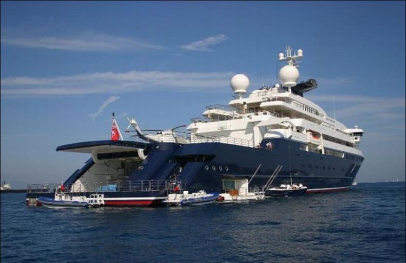 200 million dollars yacht in the worlld which belongs to one of the founders of Microsoft, Paul Allen