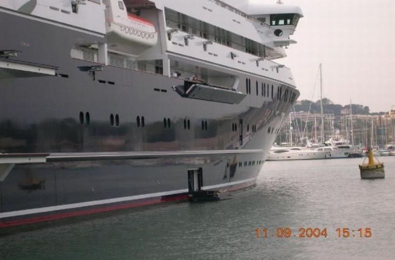 200 million dollars yacht in the worlld which belongs to one of the founders of Microsoft, Paul Allen