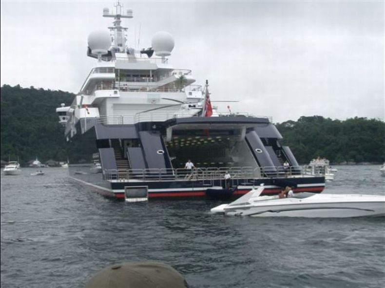 200 million dollars yacht in the worlld which belongs to one of the founders of Microsoft, Paul Allen