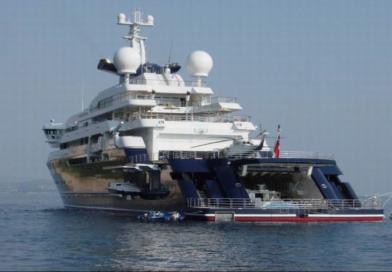 200 million dollars yacht in the worlld which belongs to one of the founders of Microsoft, Paul Allen