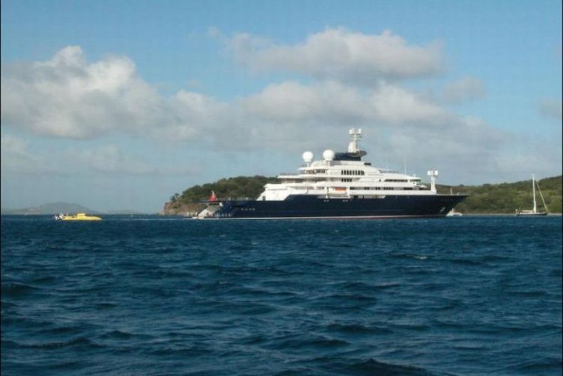 200 million dollars yacht in the worlld which belongs to one of the founders of Microsoft, Paul Allen