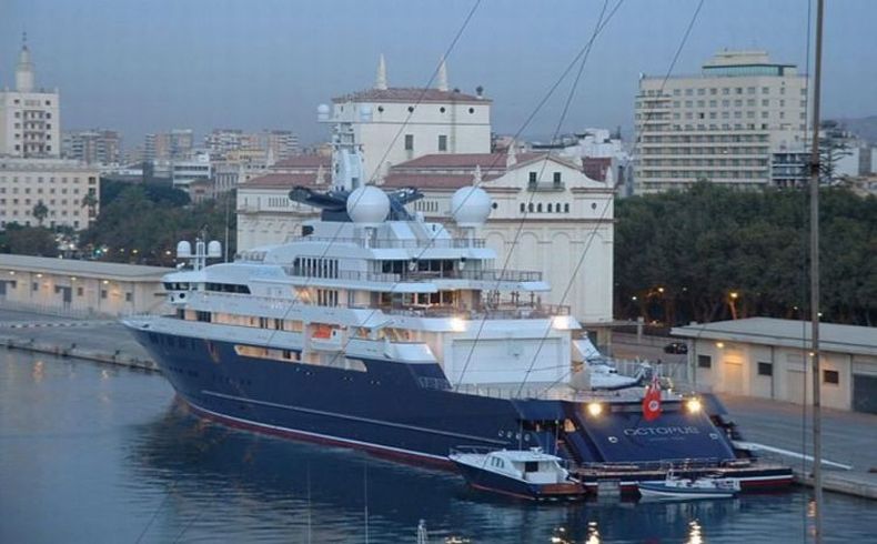 200 million dollars yacht in the worlld which belongs to one of the founders of Microsoft, Paul Allen