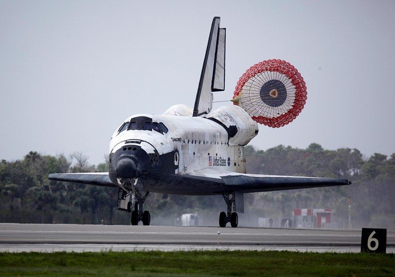 Shuttle Discovery landed at the cosmodrome in Florida