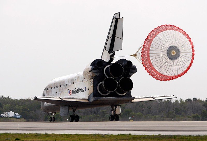 Shuttle Discovery landed at the cosmodrome in Florida