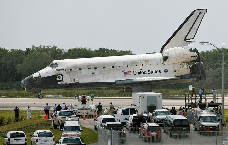 Shuttle Discovery landed at the cosmodrome in Florida