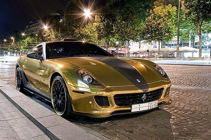 Gold Ferrari 599 GTB