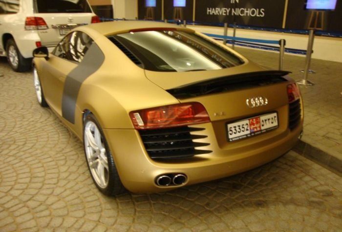 Gold Audi R8