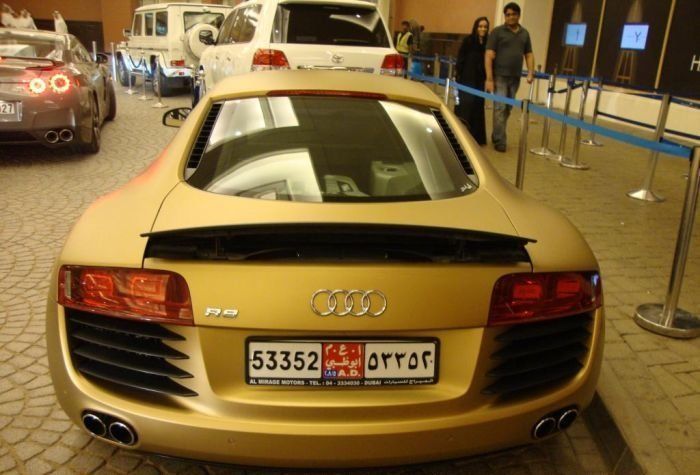 Gold Audi R8