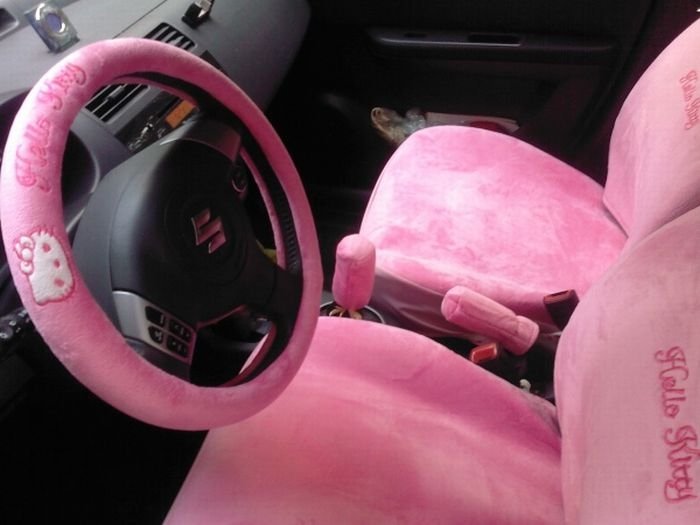 Hello Kitty car