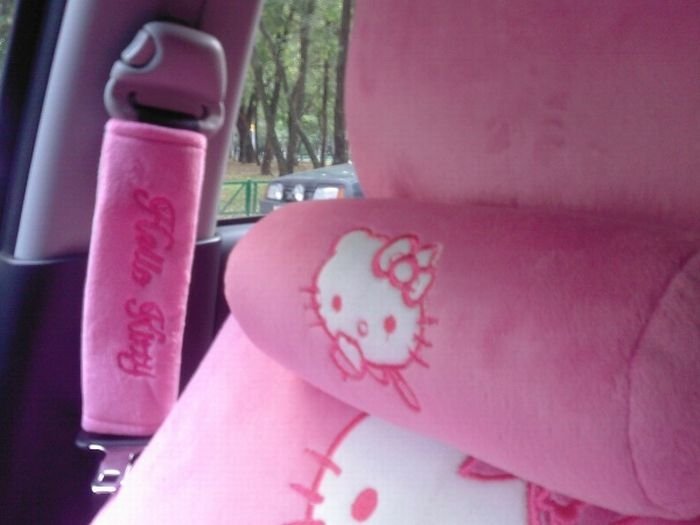 Hello Kitty car