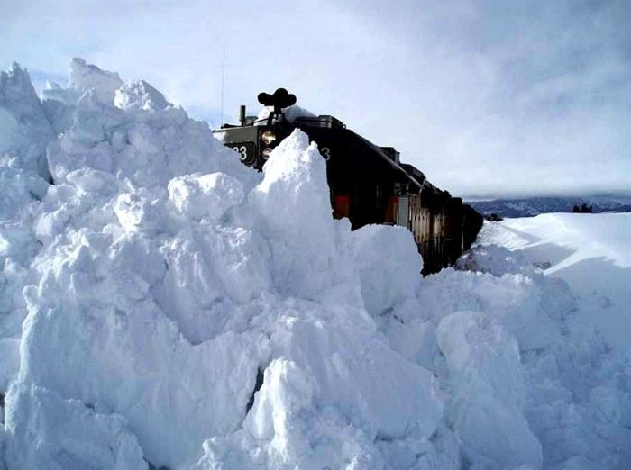 train got stuck in the snow