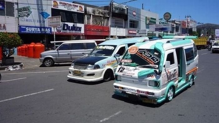 unusual car in Indonesia