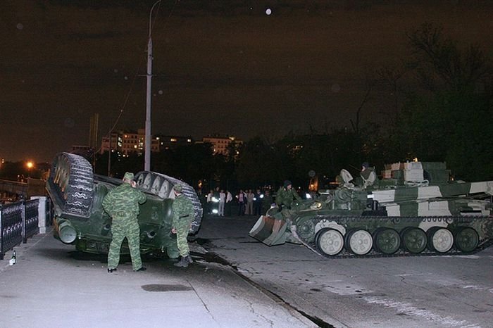 SU-100 tank crash, Moscow, Russia