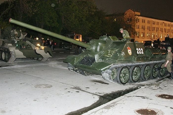 SU-100 tank crash, Moscow, Russia