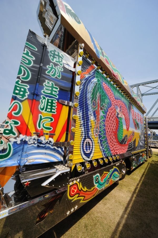 Dekotora, Japanese trucks