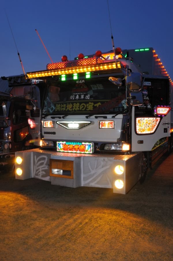 Dekotora, Japanese trucks