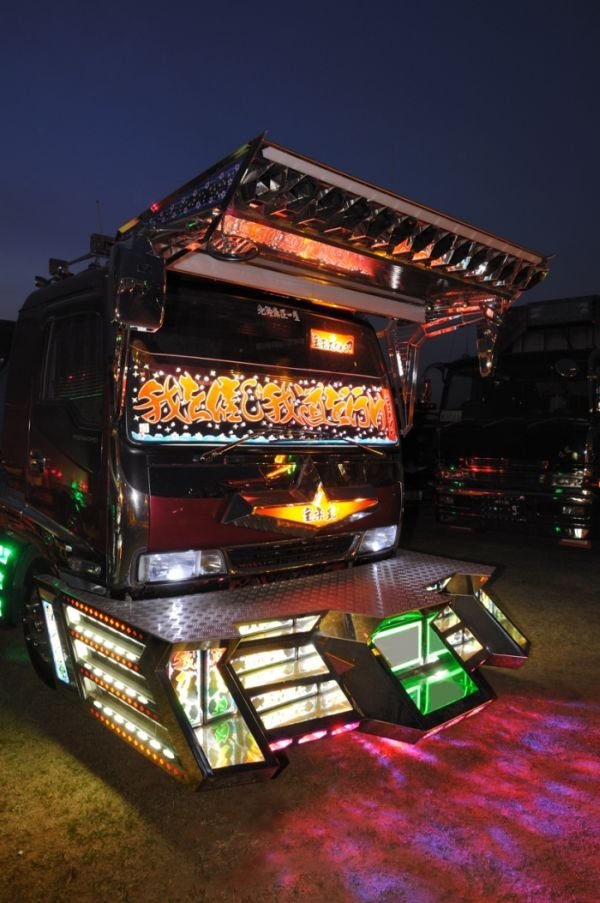 Dekotora, Japanese trucks