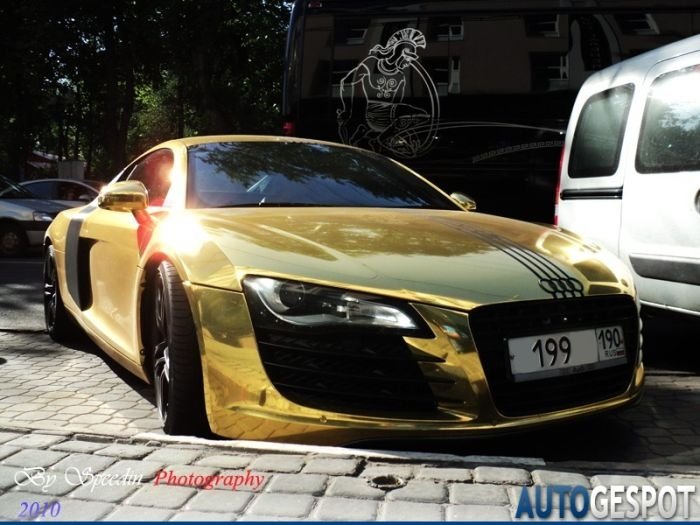 Golden Audi R8