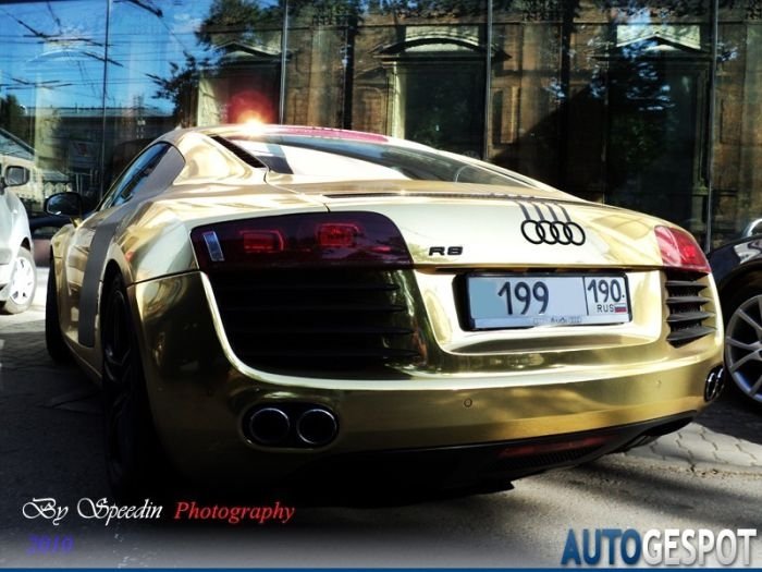 Golden Audi R8