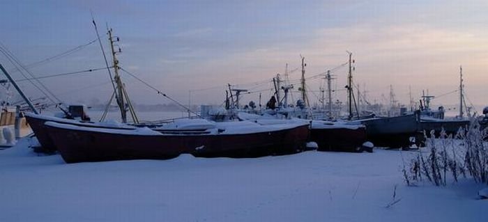 ships at winter