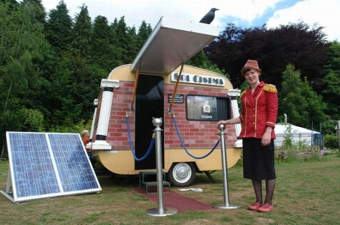 mobile cinema powered by the sun