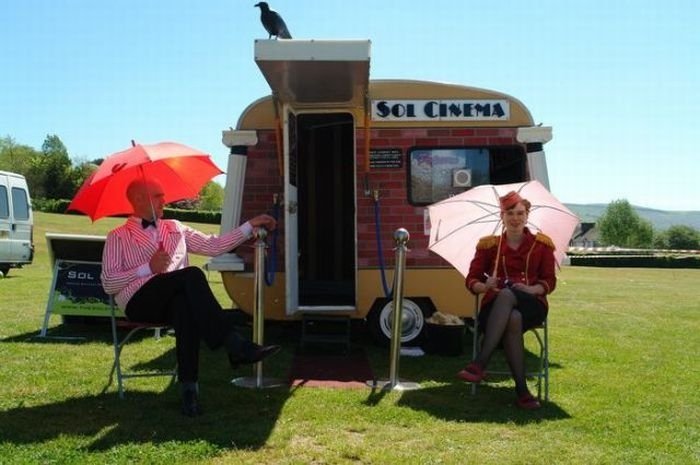 mobile cinema powered by the sun