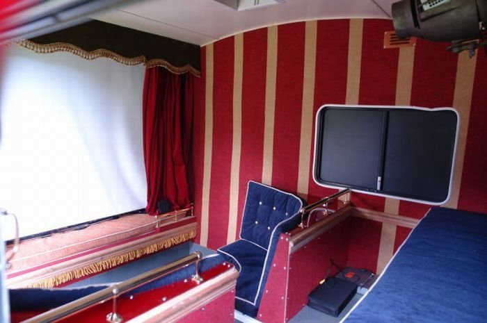 mobile cinema powered by the sun