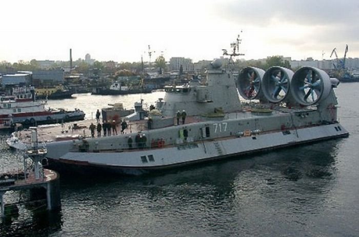 Pomornik, Zubr class hovercraft