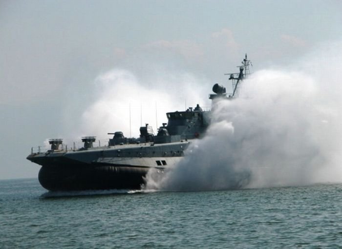 Pomornik, Zubr class hovercraft